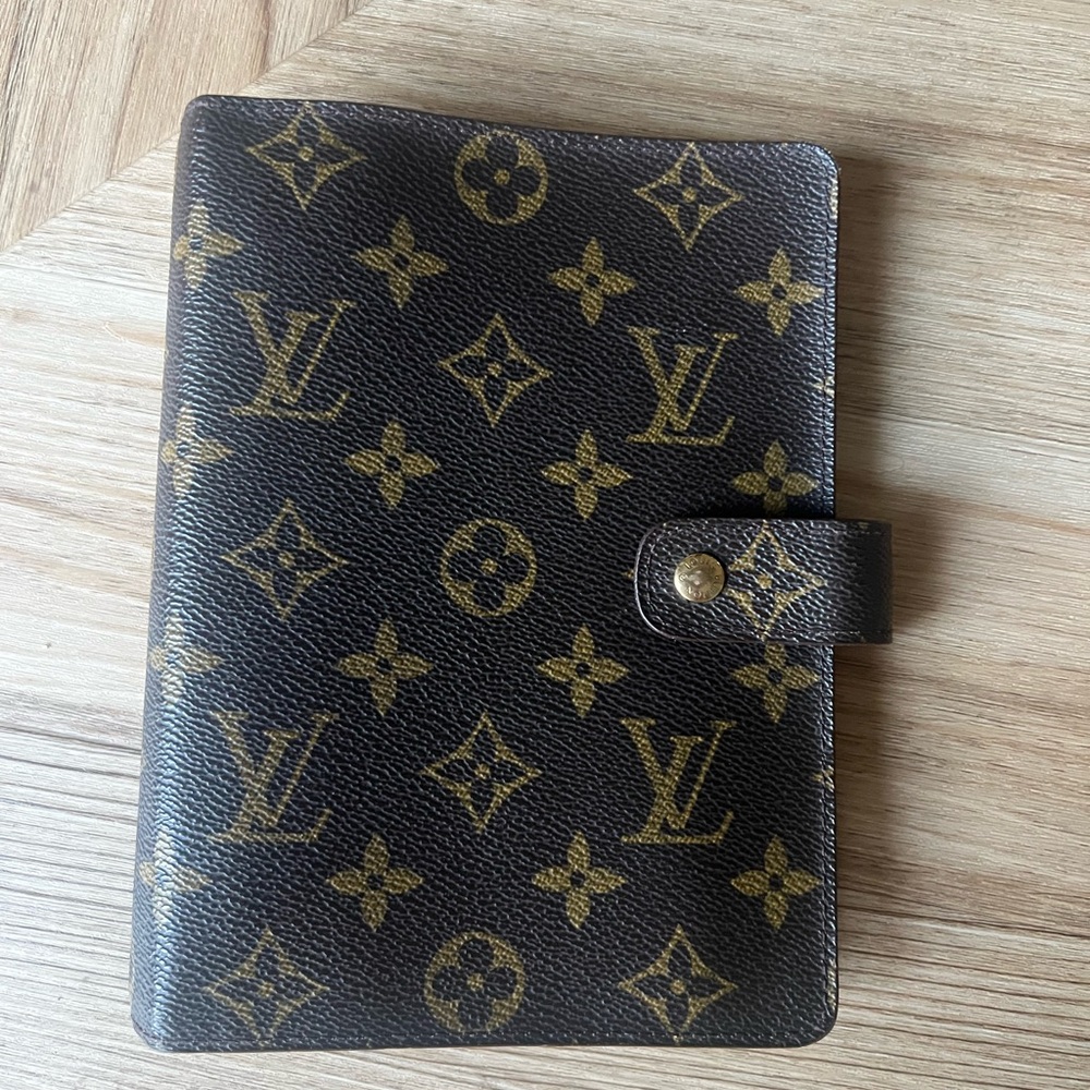 Louis Vuitton Medium
Ring Agenda - vintage